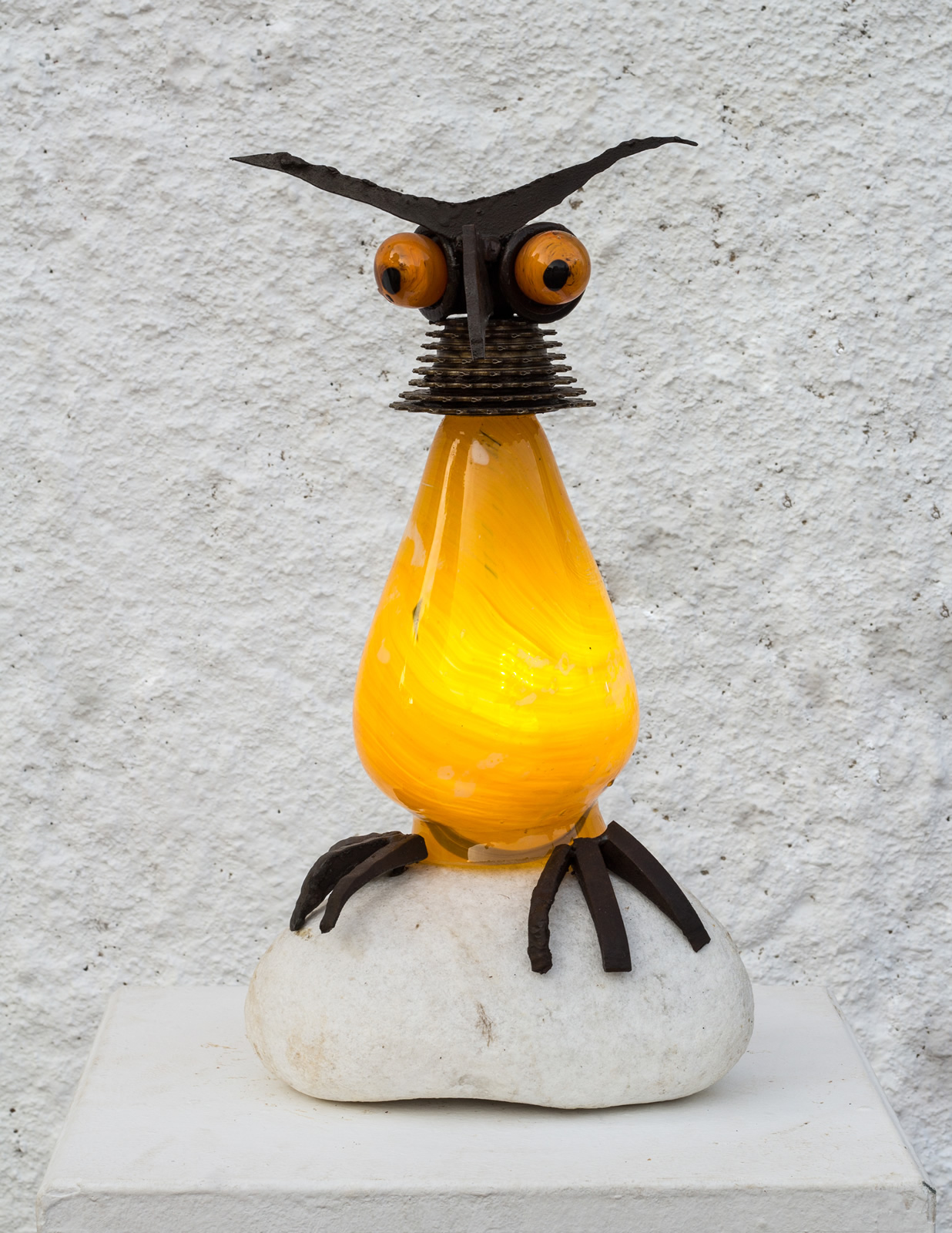 Lámparas sobre mesa. Vidrio soplado y hierro010304 Lámparas sobre mesa. Vidrio soplado y hierro