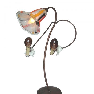 Lámpara de sobremesa. Hierro y vidrio soplado.