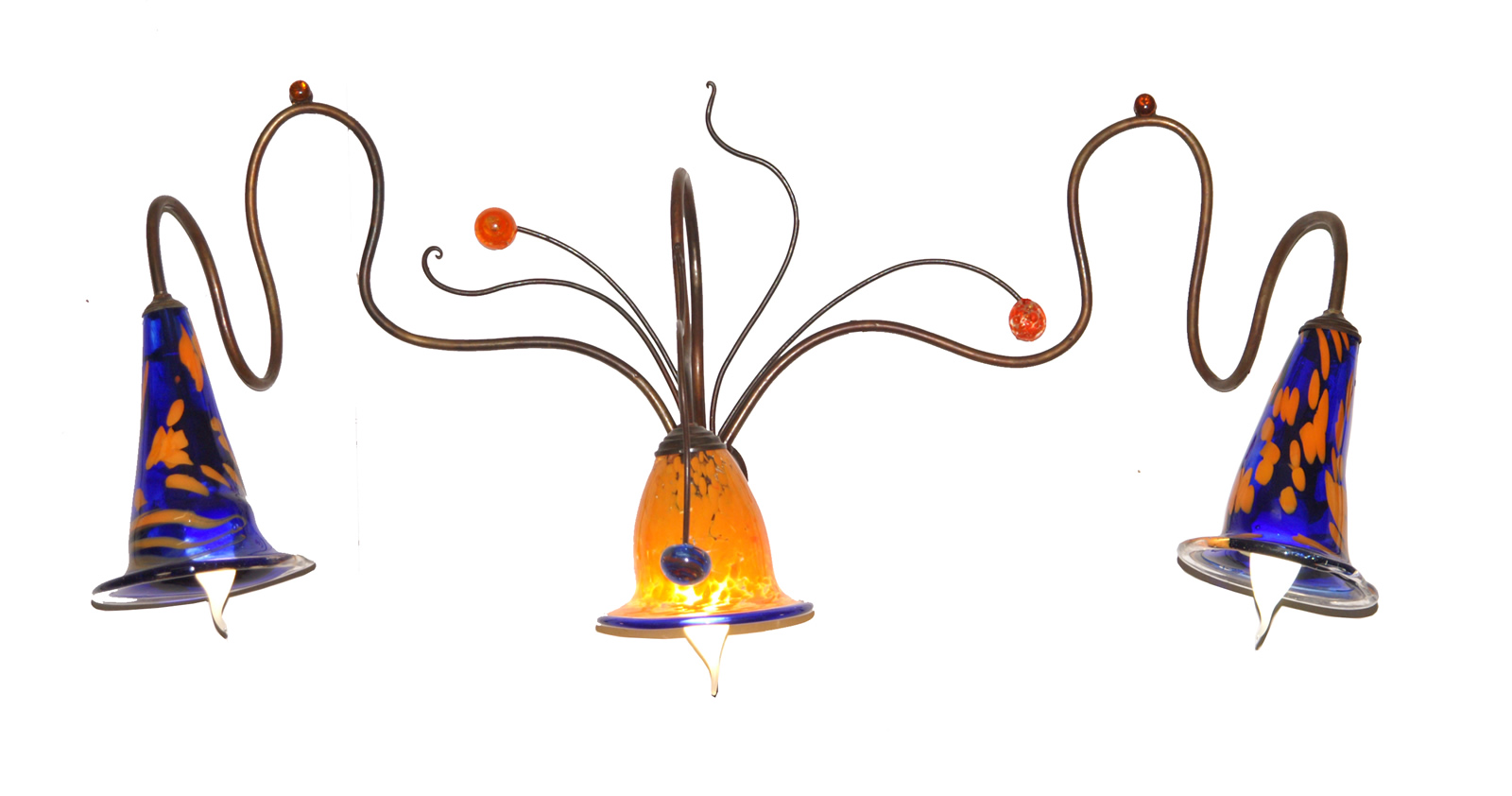 010413 Lámparas de pared. Vidrio soplado y hierro.