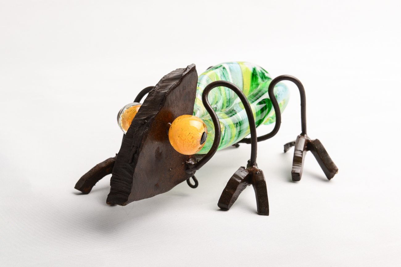 Camaleón 020102 Camaleon de hierro y vidrio soplado. 20x15cm